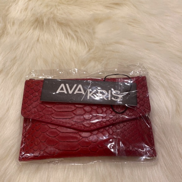 Ava / Kris Meg Ruby Red Snake Purse - Picture 4 of 6